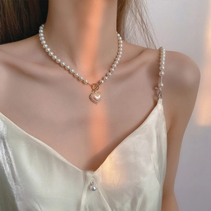 Elegant Imitation Artificial Pearl Necklace With Heart Pendant Alloy Rhinestone Toggle Clasp French Vintage Style For Women