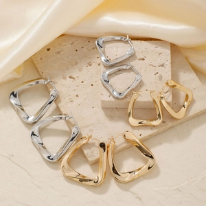 U-Shape Earrings Irregular Geometric Copper Hoop Earrings French Minimalist High-end Fashion Metallic Jewelry For Women