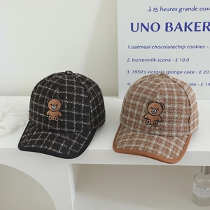 Casquettes de baseball enfant en tweed à carreaux avec broderie ours noir et marron