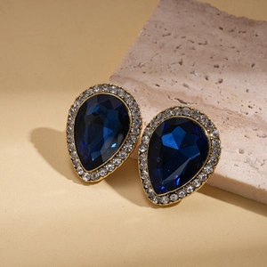 Détails des boucles d'oreilles vintage en forme de larme avec pierres bleues