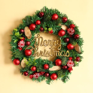 Weihnachts Kranz Künstliche Kiefernnadeln Rote Kugeln Zuckerstangen Holzscheiben Goldenes Frohe Weihnachten Schild Tür Deko