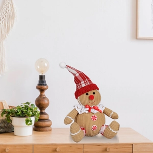 Pupazzo di pan di zenzero con cappello a quadri e colletto di pizzo per decoro natalizio