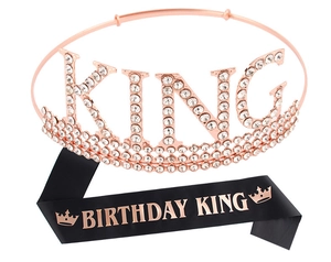 Détail de la couronne KING or rose et de l'écharpe noire Birthday King pour homme