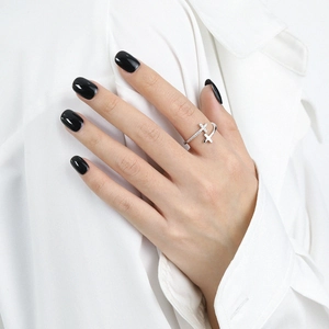 Minimalistischer s925 Sterling Silber Doppelkreuz Ring mit kleinen Pavé-Kristallen