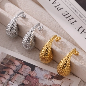 Boucles d'oreilles goutte géométriques rétro avec texture martelée en or et argent
