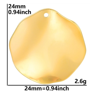 Tableau de taille détaillé du pendentif doré irrégulier en acier, mesurant 24mm et 2,6g