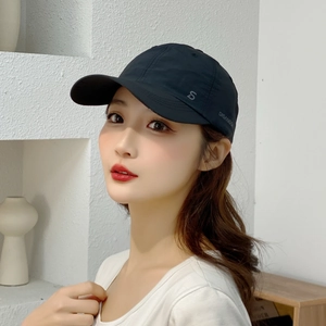Lightweight quick-dry black sports cap for outdoor running with silver S logo