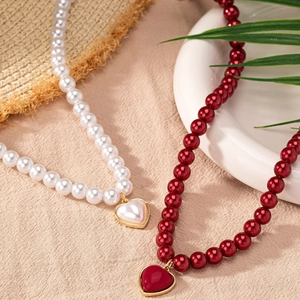 Heart Artificial Pearl Necklace Elegant Resin Artificial Pearl Choker With Alloy Heart Pendant Vintage Jewelry For Women Fashion Accessory