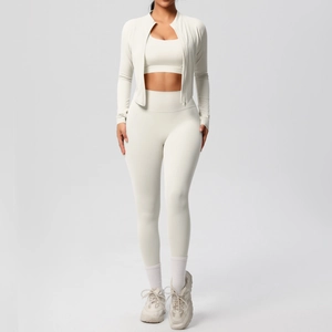 Completo yoga 3 pezzi bianco crema con giacca, reggiseno sportivo e leggings a vita alta