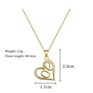 Detailed view of hollow heart pendant dimensions and 40+5cm chain specifications