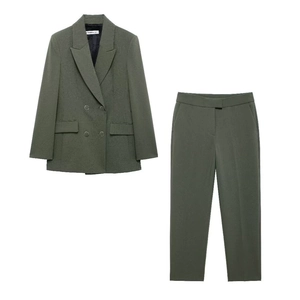 Blazer Femme Vert Armée À Double Boutonnage Revers À Pointes Et Pantalon Droit Assorti Tenue De Bureau Élégante