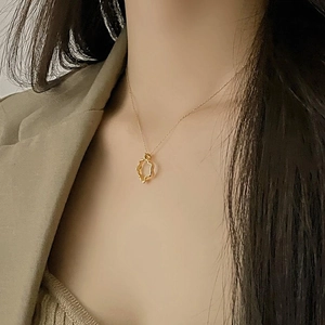 Minimalist 925 sterling silver geometric pendant necklace for women in gold finish