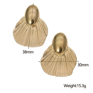 Detailed dimensions of gold stainless steel fan earrings showing 38mm height and 15.3g weight