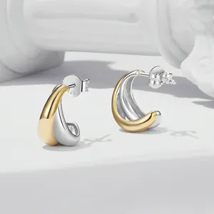 Orecchini a perno minimalisti bicolore in argento 925 a forma di C su pietra bianca