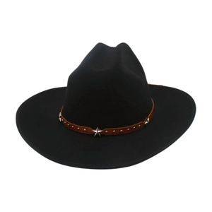 Vue détaillée du chapeau en laine noir avec bandeau en cuir marron orné d'étoiles