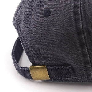Berretto da baseball in denim invecchiato con fibbia in ottone vintage e cuciture rifinite