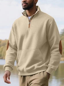 Detail der Waffelstruktur und braunen Ellbogen-Patches bei Herren Beige Sweatshirt