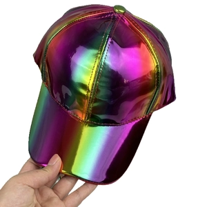 Casquette de baseball réfléchissante arc-en-ciel en cuir métallisé et visière courbée
