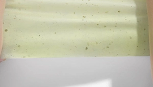 Gros plan sur le papier matifiant translucide avec fibres naturelles de pâte de bois