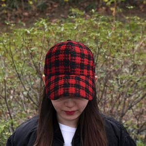 Classic red and black plaid houndstooth baseball cap in thick wool fabric for winter wear