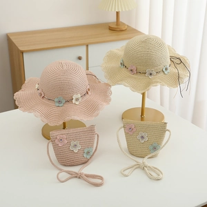 Ensemble chapeau de soleil et sac en paille pour fille avec décorations florales
