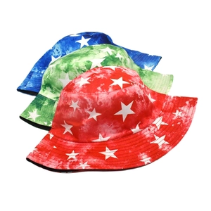 Tie-dye bucket hats with star patterns in red, green, and blue, foldable streetwear style