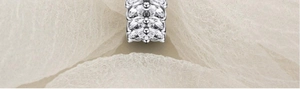 Dettaglio macro di pietre preziose taglio marquise con castone a griffe in argento