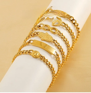 Lot de six bracelets en acier inoxydable doré avec pendentifs ancre et main de Fatma