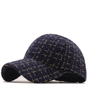 Casquette de baseball en tweed bleu marine et fil doré avec style tissé luxueux