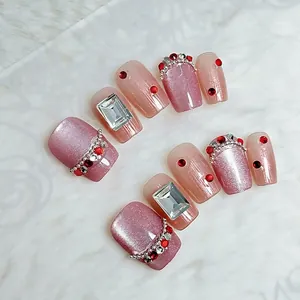 Unghie finte artigianali rosa cat eye con cristalli di lusso e pietre di zircone
