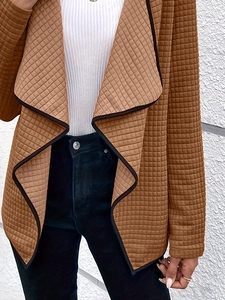 Gevoerde cardigan jas in karamel met lange mouwen en minimalistisch ruitpatroon