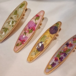 Set of 4 handmade resin floral hair clips with dried flowers and gold foil on white background