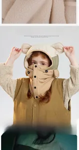 Detailansicht der Kinder-Sturmhaube mit Fleece-Futter und winddichter Maske