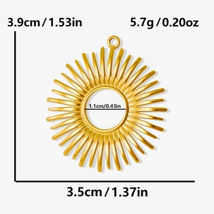 Detailed dimension map of 304 stainless steel golden sun pendant showing height and width