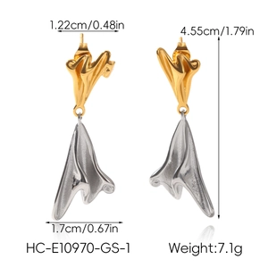 Detail view of two-tone irregular earrings with dimensions and weight measurements