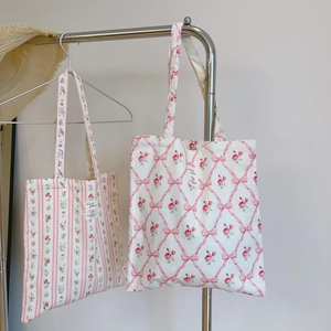 Floral canvas tote bags with vintage patterns and long shoulder straps for daily use
