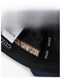 Détail de l'intérieur d'une casquette montrant le bandeau et les coutures précises