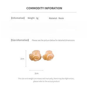 Dimensions détaillées et spécifications des boucles d'oreilles fleurs en résine de 2cm