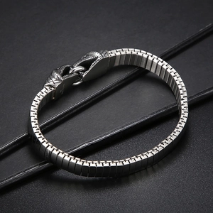 Retro stainless steel stretch bracelet with vintage double snake head clasp design