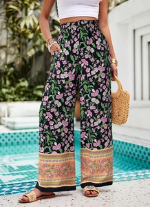 Détail du pantalon large à fleurs pour femmes avec taille élastique froncée et poches