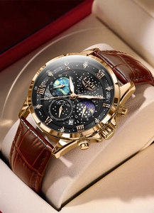 Dettaglio dell'orologio al quarzo LIGE con fasi lunari e cinturino in pelle marrone in scatola