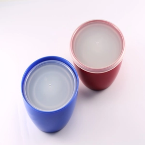 Set of 4 round plastic food containers with lids in red and blue for fresh storage