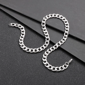 Detailed view of silver stainless steel curb chain with interlocking links and polished finish