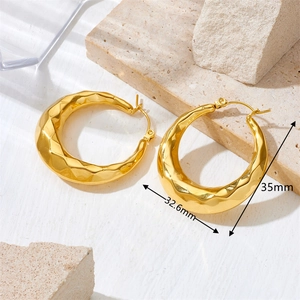 Golden chunky hammered stainless steel hoop earrings with 35mm diameter and wavy texture