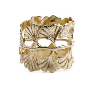Eleganter goldener Ginkgo-Blatt-Ring mit detaillierten Adern und Punk-Ästhetik