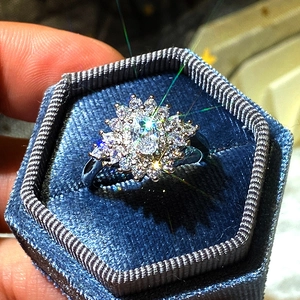 Elegante Bloem Cluster Ring Voor Vrouwen Koper Zirkoon Ovalen Hoofdsteen Zonnebloem Ontwerp Luxe Verloving Bruiloft Sieraden Zilverkleur
