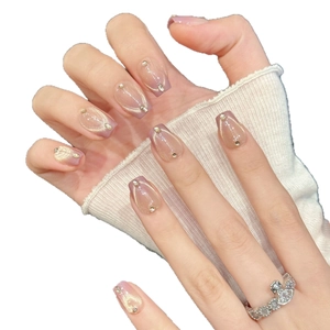 Faux ongles dégradés rose et violet avec paillettes œil de chat et strass brillants