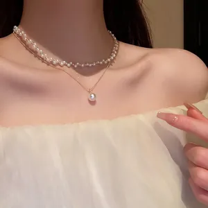 Collier double rang de perles style français avec chaîne dorée et pendentif rond