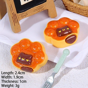 Detailed view of cat paw resin ornament with bear pattern and precise size measurements