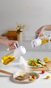 Détail du flacon d'huile en verre à double fonction avec modes spray et verseur